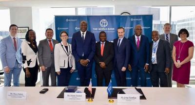 Members of the Central Bank of Liberia and World Bank Group delegations.