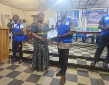 A mobilizer recieving certficate in Kakata 