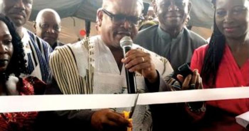 Governor Weeks cutting the ribbon to the new Financial Service Center in Tappita City